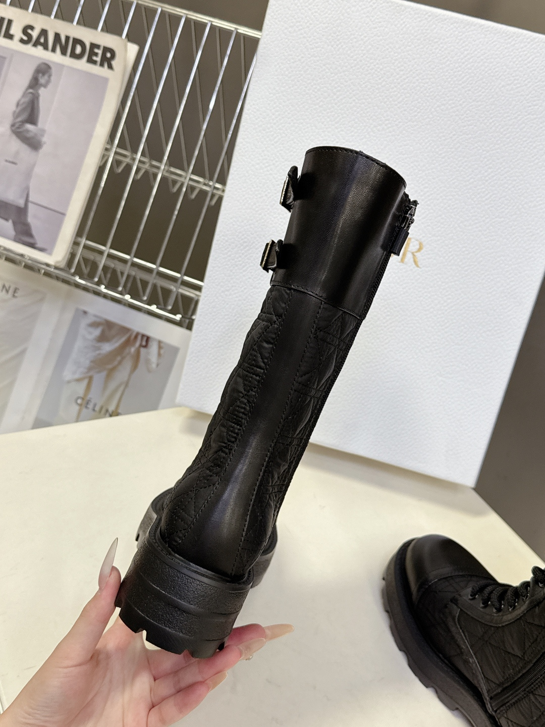 Dior迪奥2025秋冬最新款一脚蹬短靴 超多明星网红种草、简约的设计 极具辨识度的logo点缀 品牌价