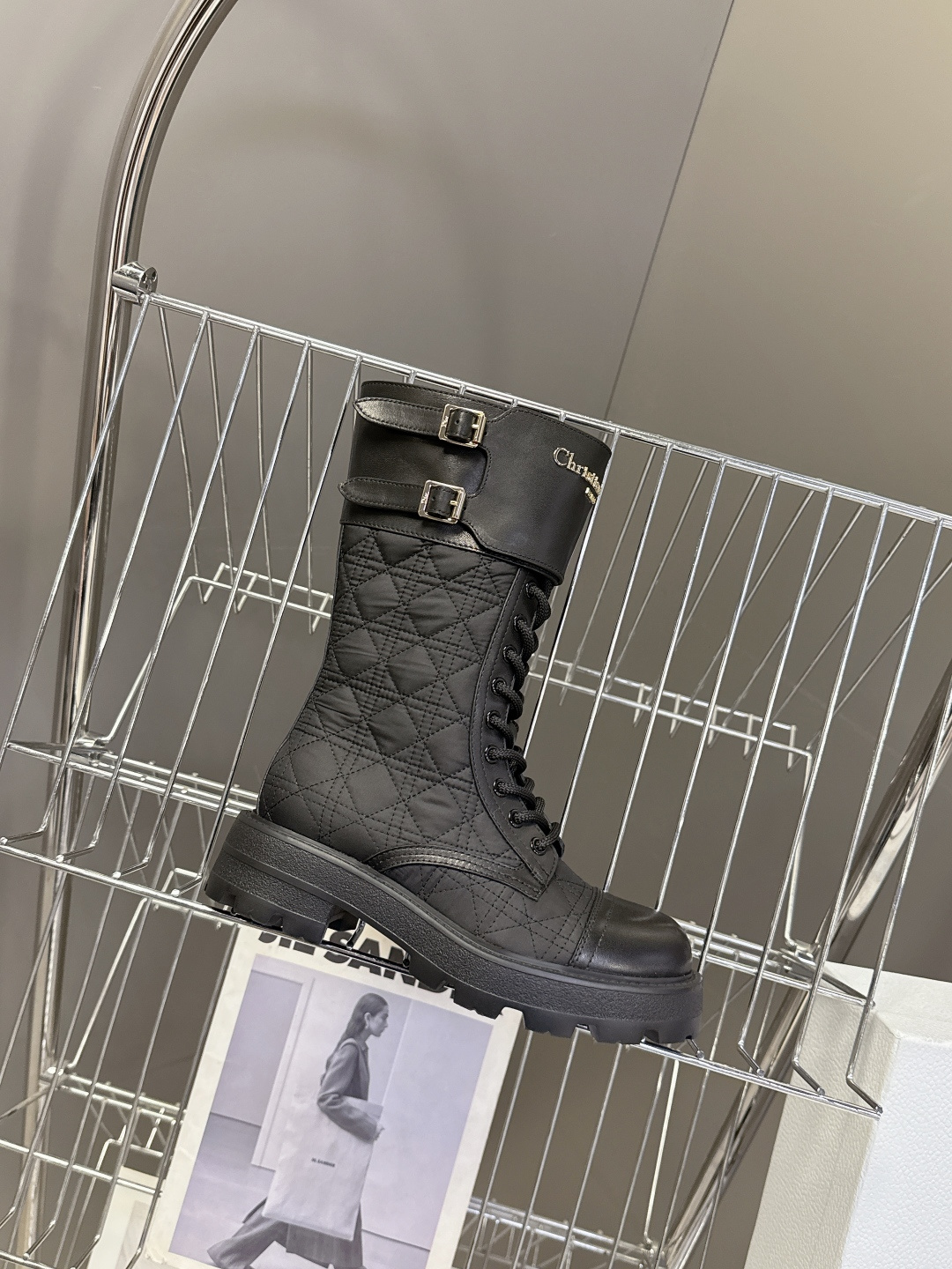 Dior迪奥2025秋冬最新款一脚蹬短靴 超多明星网红种草、简约的设计 极具辨识度的logo点缀 品牌价