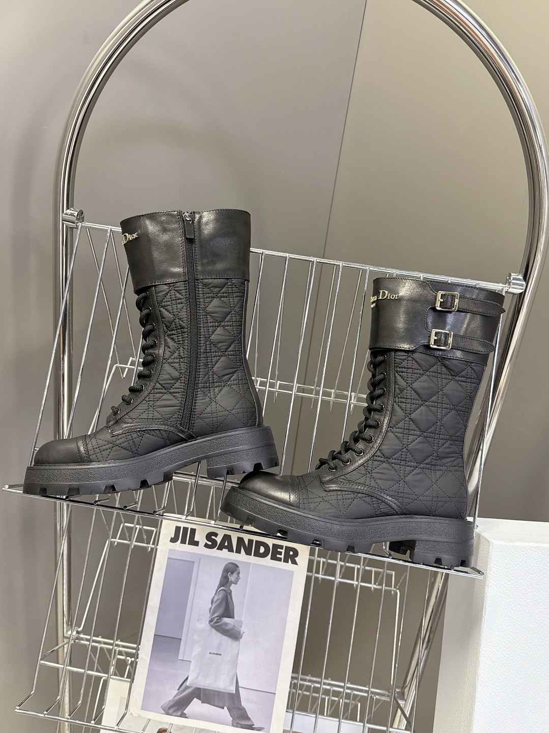 Dior迪奥2025秋冬最新款一脚蹬短靴 超多明星网红种草、简约的设计 极具辨识度的logo点缀 品牌价