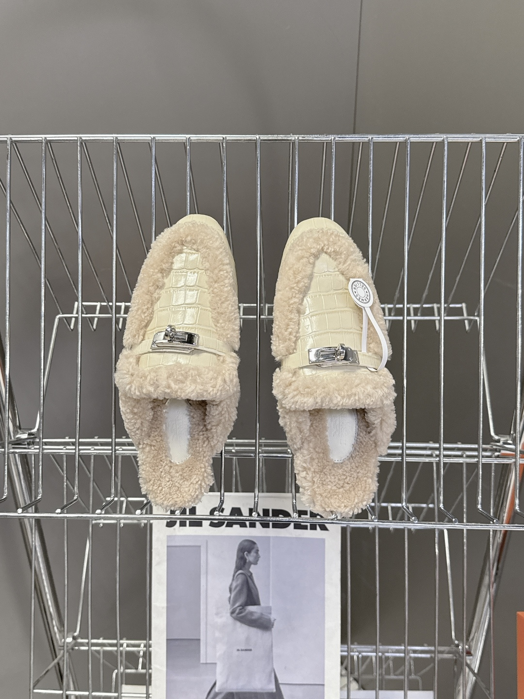 Hermes爱马仕最新秋冬kelly扣毛拖超级百搭好看时髦 超多明星网红种草 秋冬必备 随意舒适高级感✔