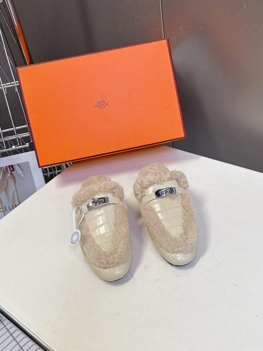 Hermes爱马仕最新秋冬kelly扣毛拖超级百搭好看时髦 超多明星网红种草 秋冬必备 随意舒适高级感✔