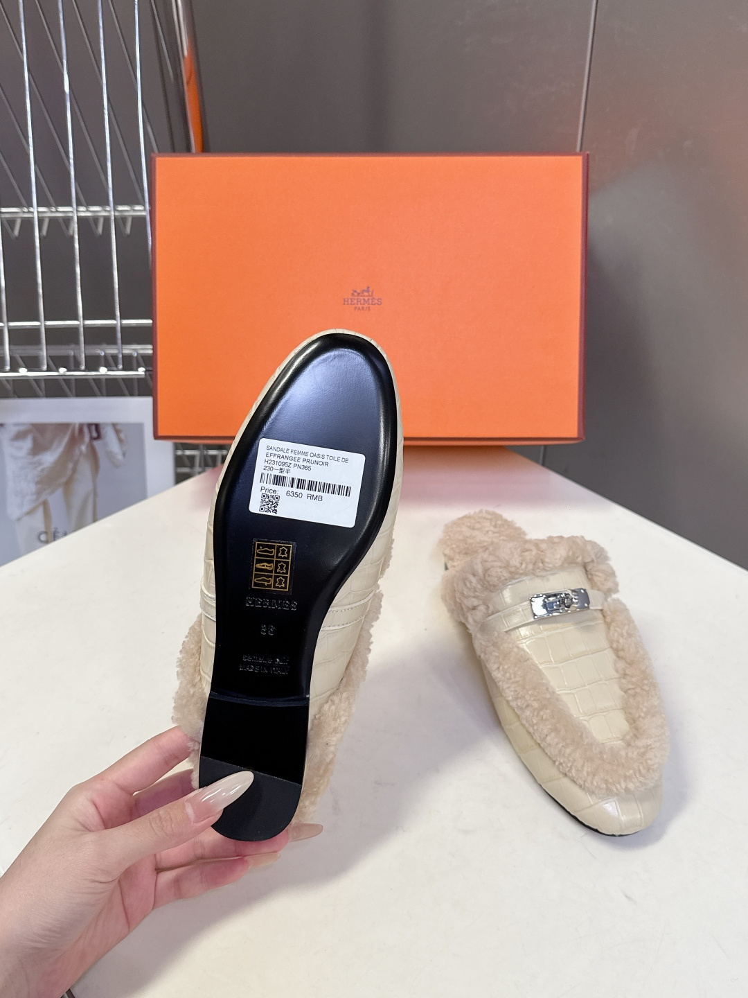 Hermes爱马仕最新秋冬kelly扣毛拖超级百搭好看时髦 超多明星网红种草 秋冬必备 随意舒适高级感✔