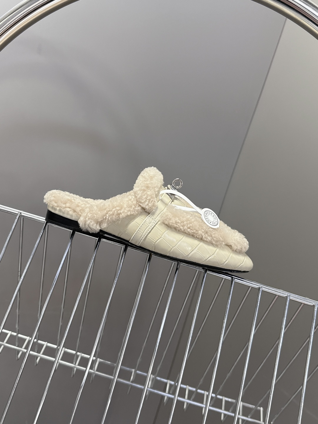 Hermes爱马仕最新秋冬kelly扣毛拖超级百搭好看时髦 超多明星网红种草 秋冬必备 随意舒适高级感✔