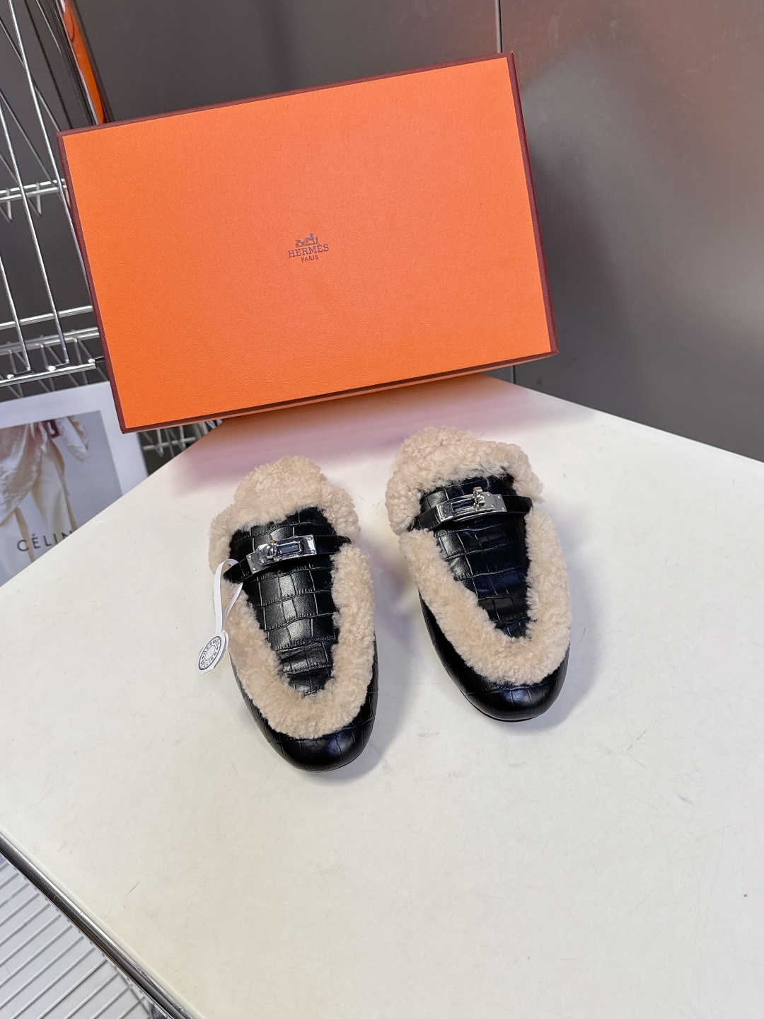 Hermes爱马仕最新秋冬kelly扣毛拖超级百搭好看时髦 超多明星网红种草 秋冬必备 随意舒适高级感✔