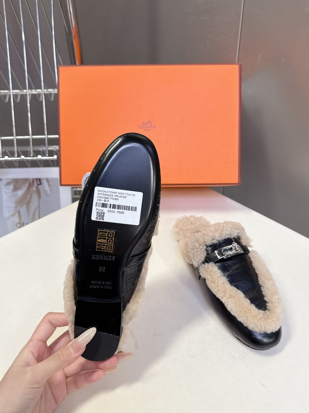 Hermes爱马仕最新秋冬kelly扣毛拖超级百搭好看时髦 超多明星网红种草 秋冬必备 随意舒适高级感✔