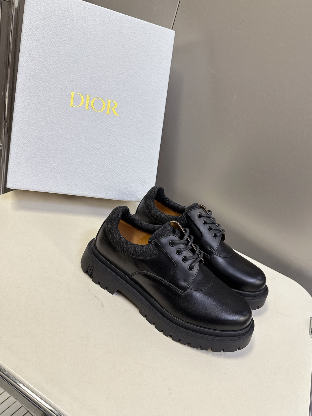 Dior迪奥2025最新款老钱风小皮鞋超多明星网红种草 绝对是今年的大爆款贼好看 简约的鞋面设计 极具品