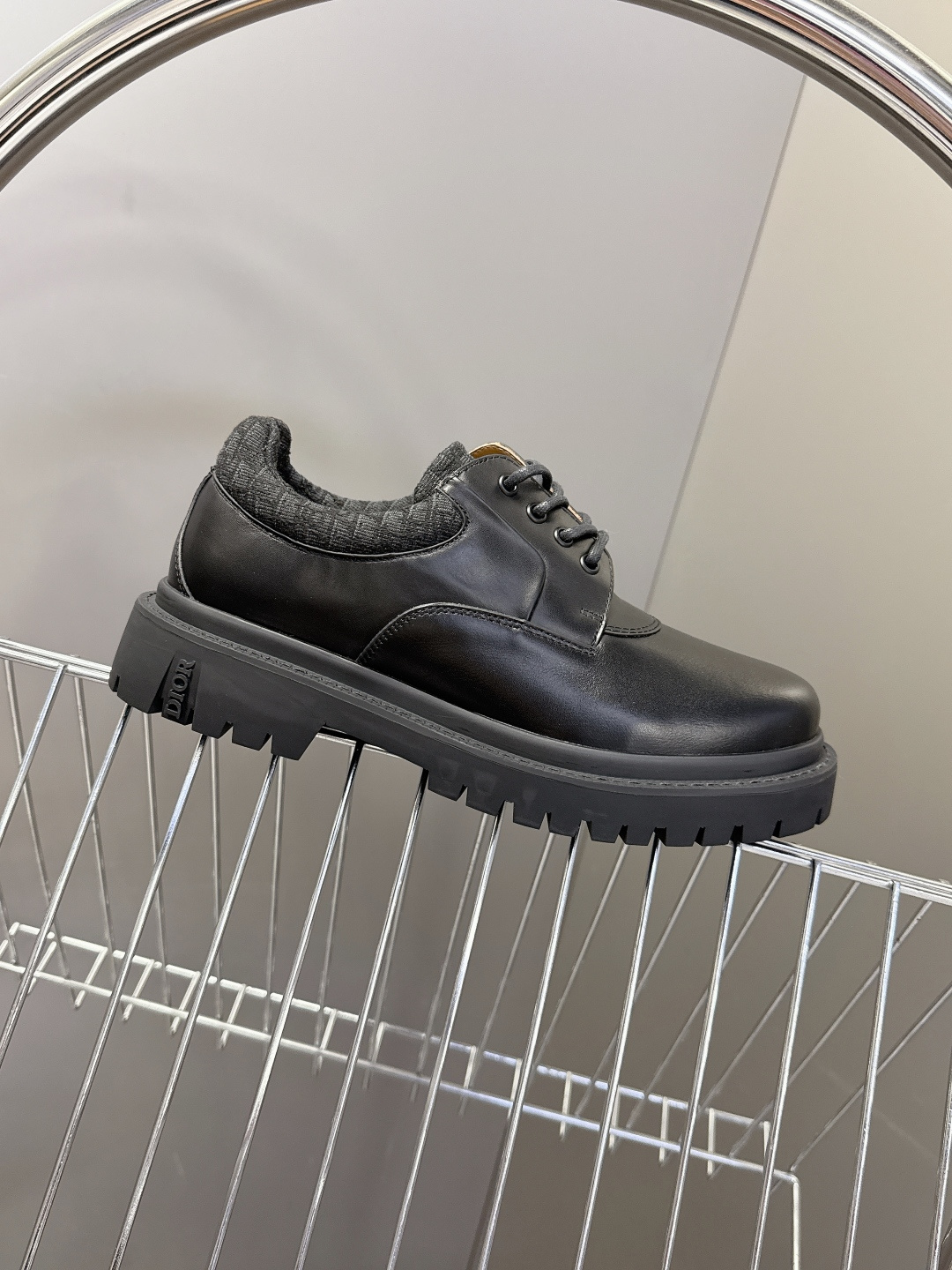 Dior迪奥2025最新款老钱风小皮鞋超多明星网红种草 绝对是今年的大爆款贼好看 简约的鞋面设计 极具品