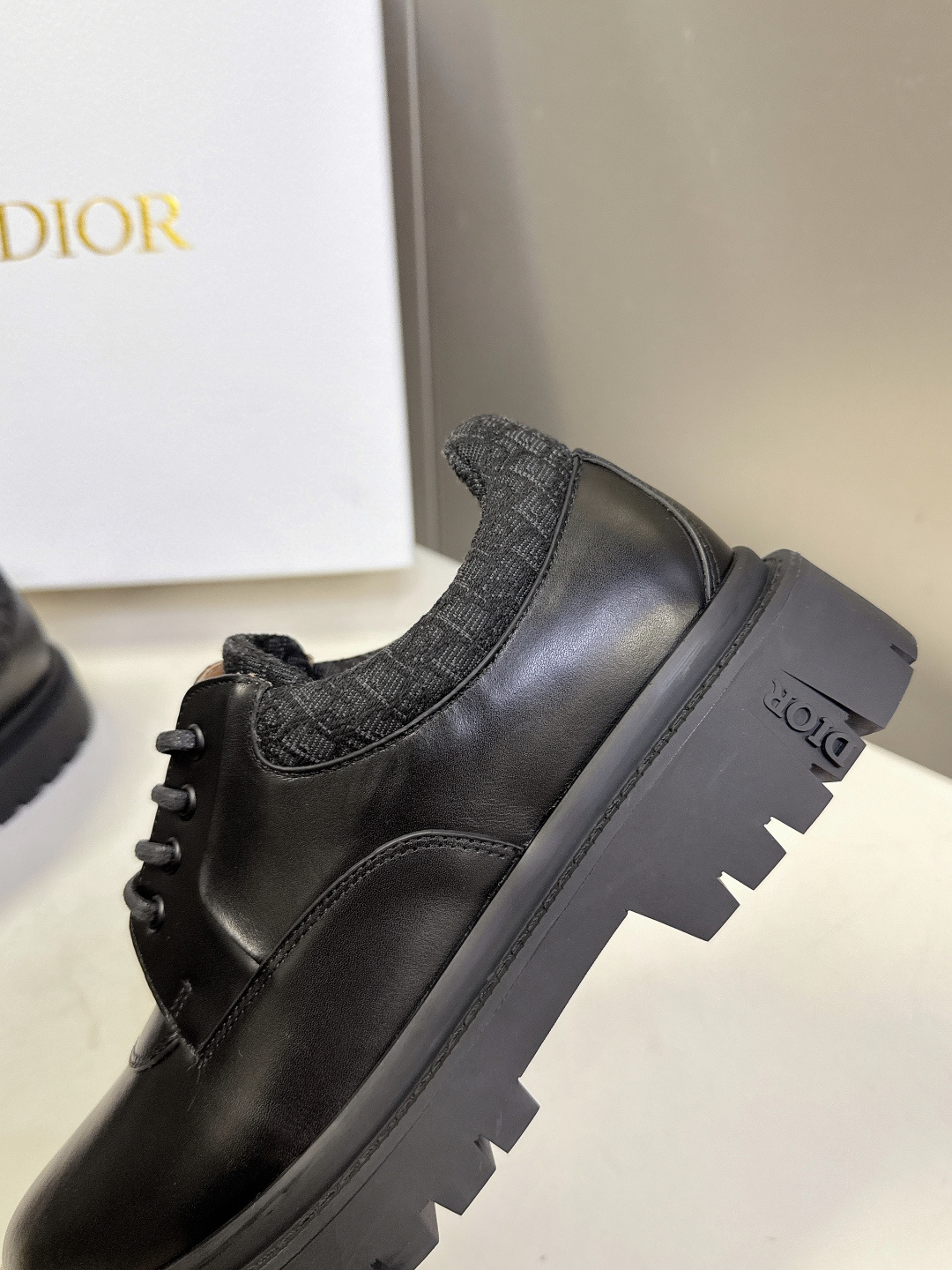 Dior迪奥2025最新款老钱风小皮鞋超多明星网红种草 绝对是今年的大爆款贼好看 简约的鞋面设计 极具品