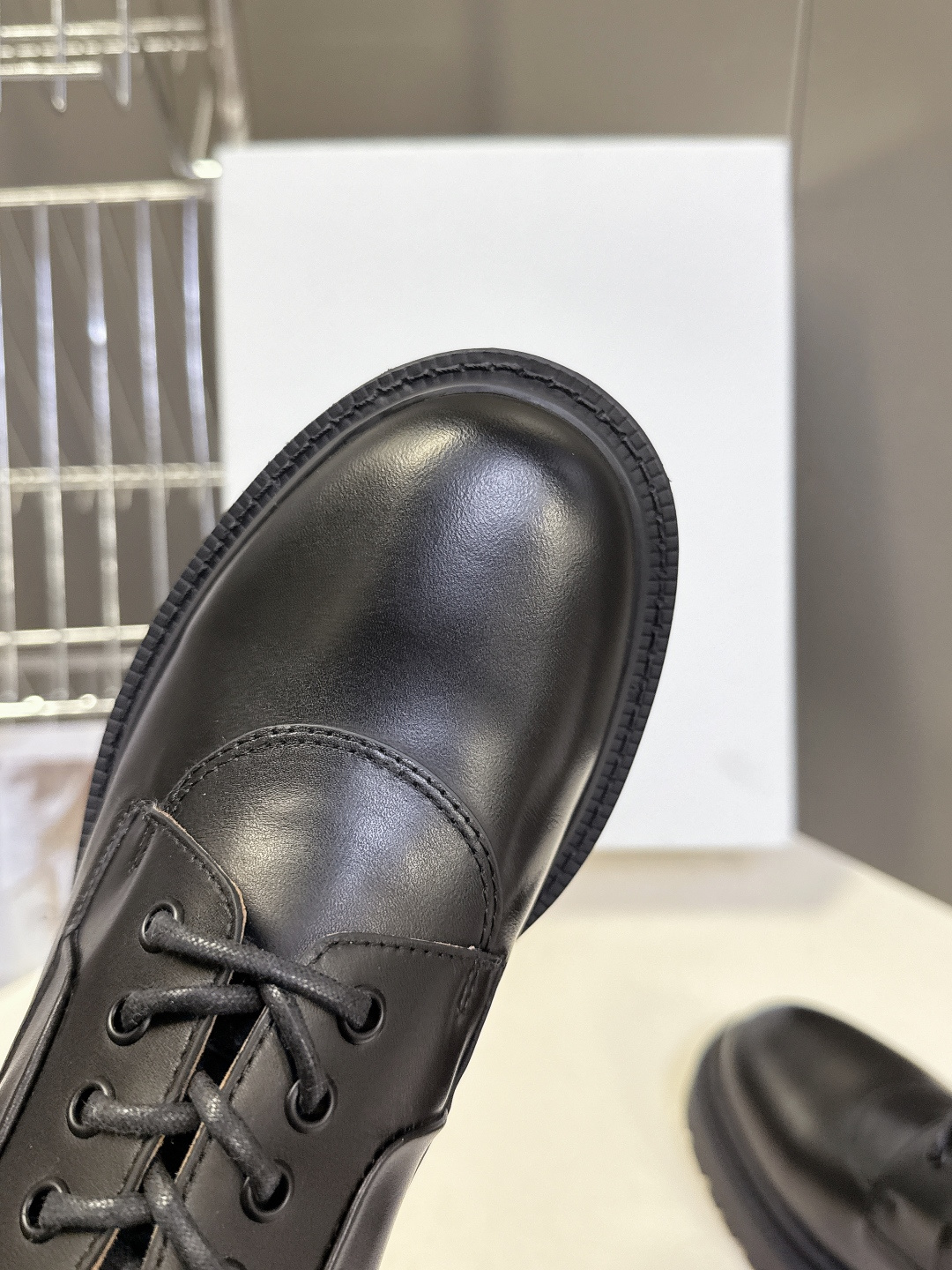 Dior迪奥2025最新款老钱风小皮鞋超多明星网红种草 绝对是今年的大爆款贼好看 简约的鞋面设计 极具品