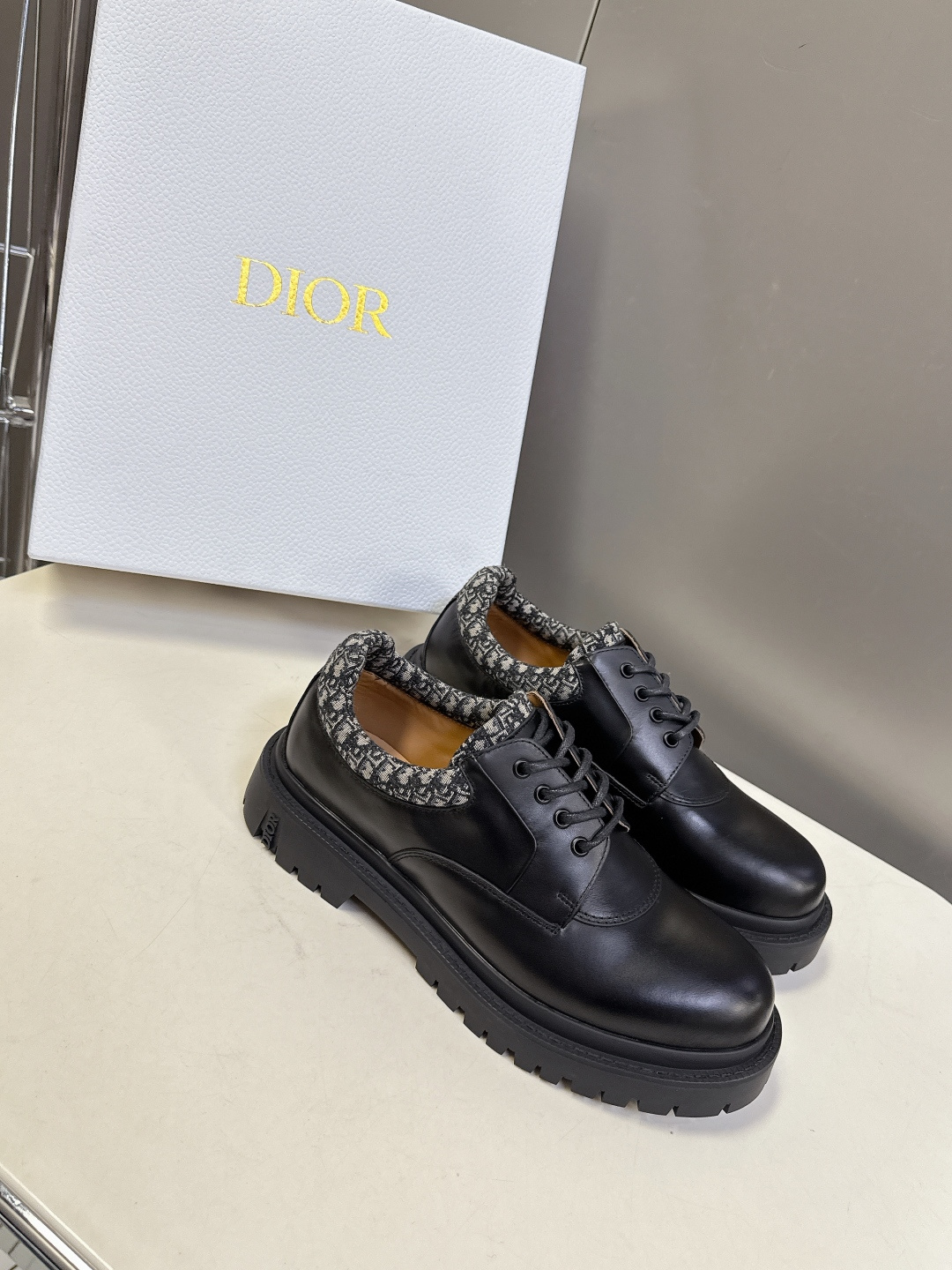 Dior迪奥2025最新款老钱风小皮鞋超多明星网红种草 绝对是今年的大爆款贼好看 简约的鞋面设计 极具品