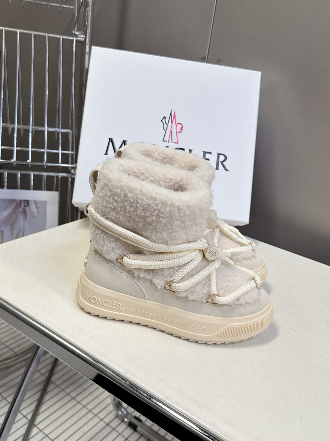 Moncler蒙口2025秋冬最新款雪地靴 奢华与功能的完美融合 真羊毛加绒内里，-10℃也能暴走雪地 