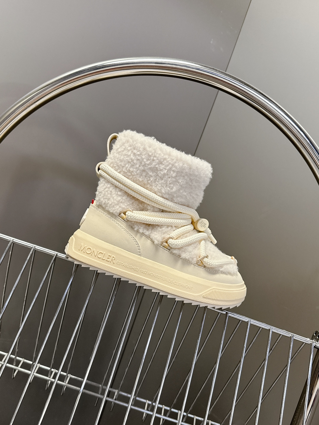 Moncler蒙口2025秋冬最新款雪地靴 奢华与功能的完美融合 真羊毛加绒内里，-10℃也能暴走雪地 