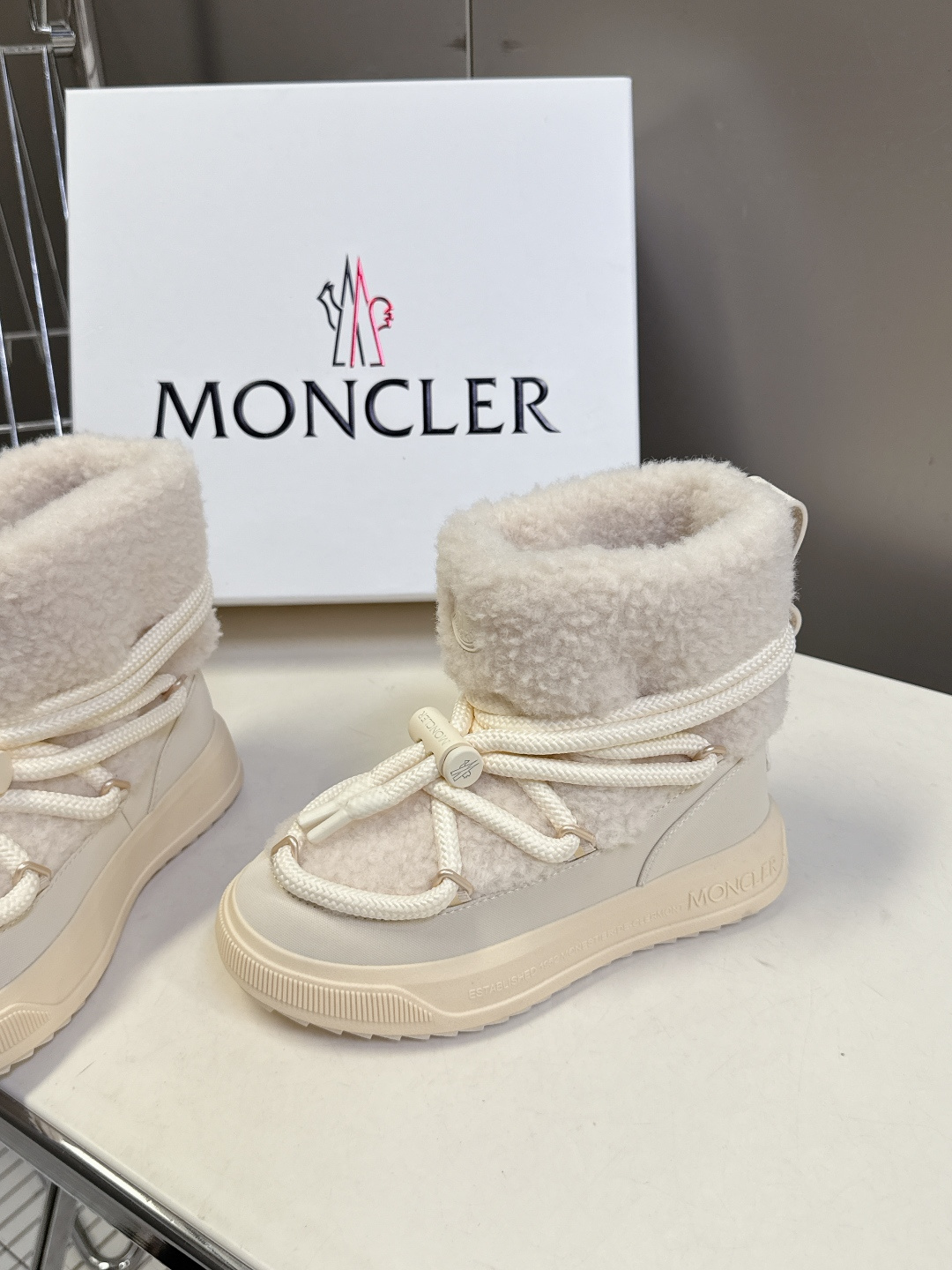 Moncler蒙口2025秋冬最新款雪地靴 奢华与功能的完美融合 真羊毛加绒内里，-10℃也能暴走雪地 