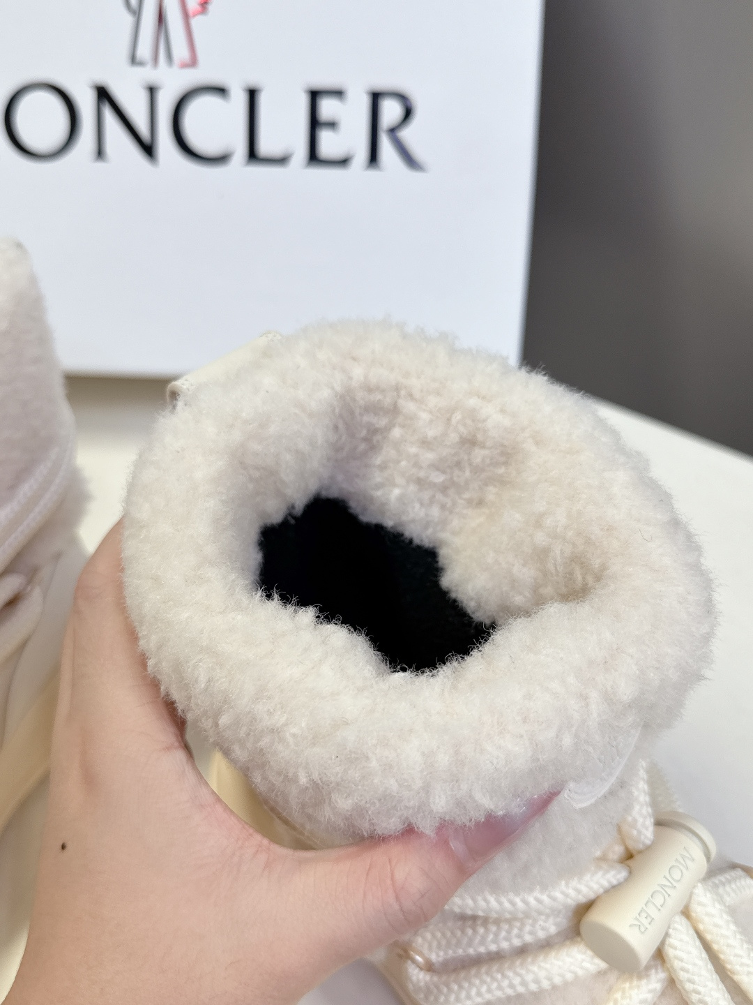 Moncler蒙口2025秋冬最新款雪地靴 奢华与功能的完美融合 真羊毛加绒内里，-10℃也能暴走雪地 