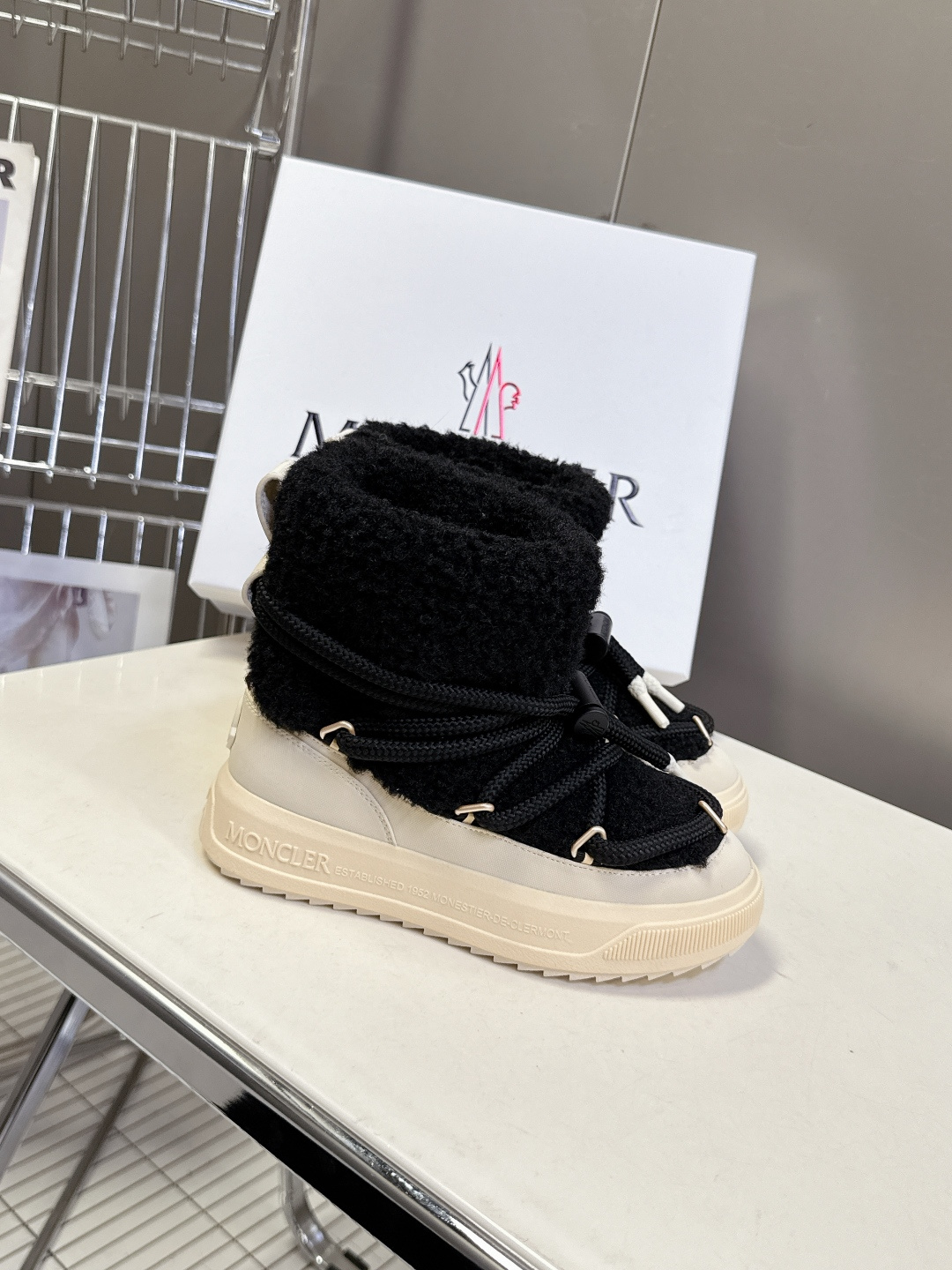 Moncler蒙口2025秋冬最新款雪地靴 奢华与功能的完美融合 真羊毛加绒内里，-10℃也能暴走雪地 