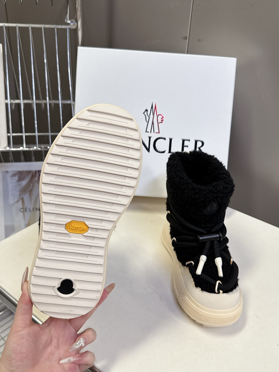 Moncler蒙口2025秋冬最新款雪地靴 奢华与功能的完美融合 真羊毛加绒内里，-10℃也能暴走雪地 