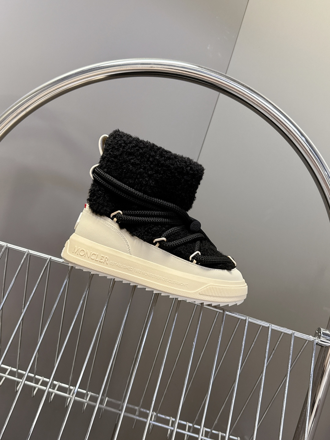 Moncler蒙口2025秋冬最新款雪地靴 奢华与功能的完美融合 真羊毛加绒内里，-10℃也能暴走雪地 