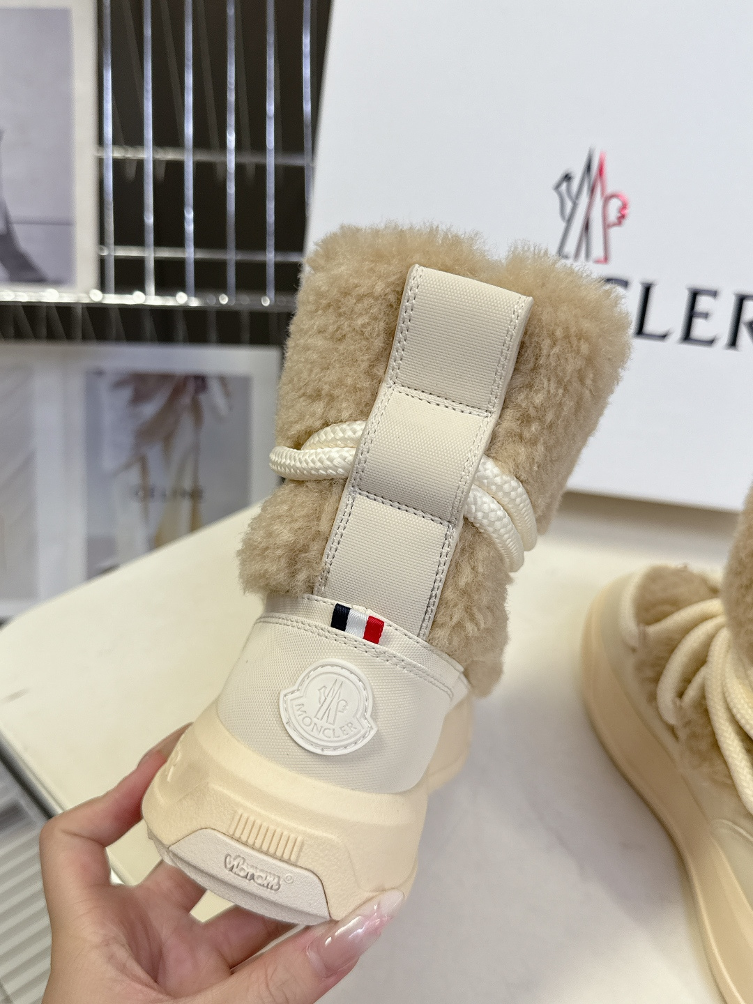 Moncler蒙口2025秋冬最新款雪地靴 奢华与功能的完美融合 真羊毛加绒内里，-10℃也能暴走雪地 