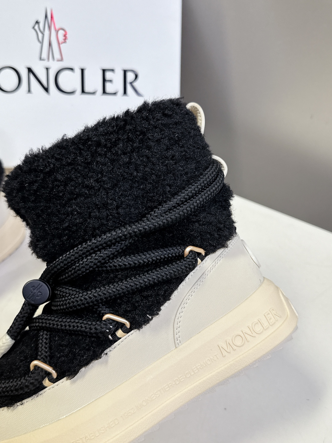 Moncler蒙口2025秋冬最新款雪地靴 奢华与功能的完美融合 真羊毛加绒内里，-10℃也能暴走雪地 