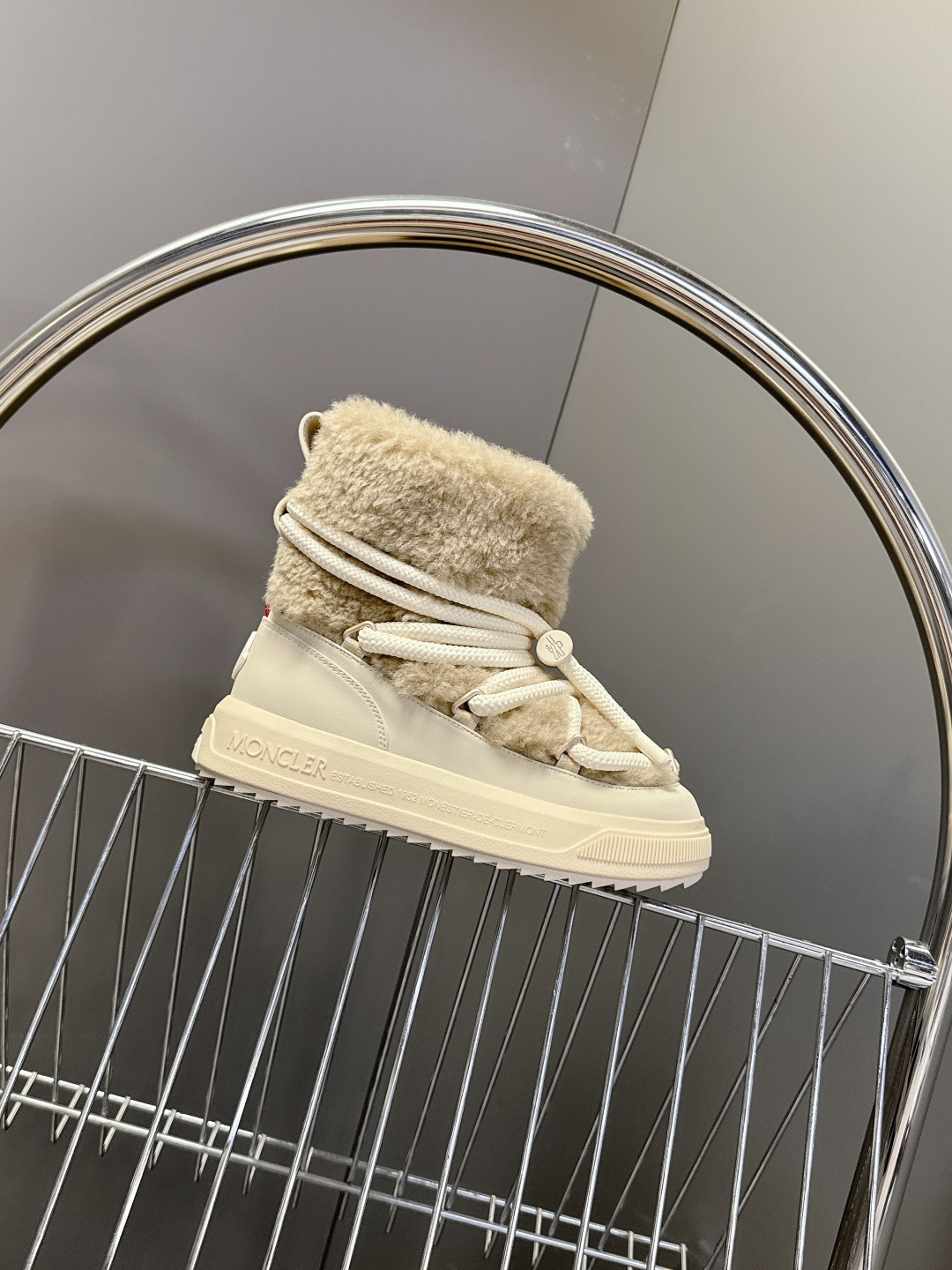 Moncler蒙口2025秋冬最新款雪地靴 奢华与功能的完美融合 真羊毛加绒内里，-10℃也能暴走雪地 