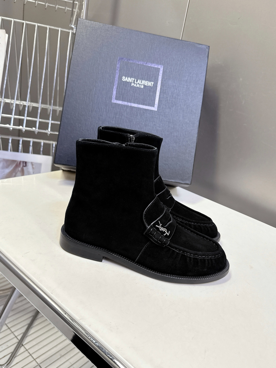 Saint Laurent圣罗兰秋冬最新款短靴 超级超级无敌火爆的一个款这款我们家每个版面的五金扣都要开