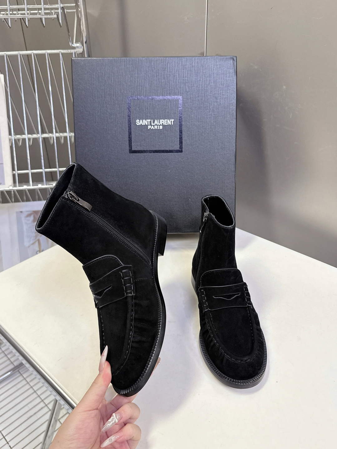 Saint Laurent圣罗兰秋冬最新款短靴 超级超级无敌火爆的一个款这款我们家每个版面的五金扣都要开