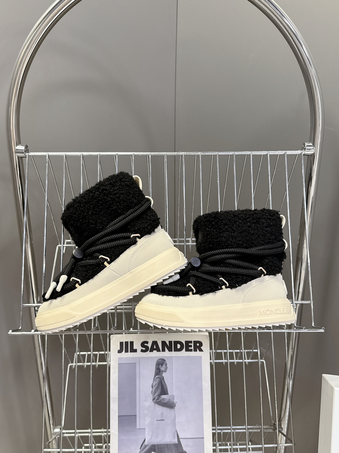 Moncler蒙口2025秋冬最新款雪地靴 奢华与功能的完美融合 真羊毛加绒内里，-10℃也能暴走雪地 