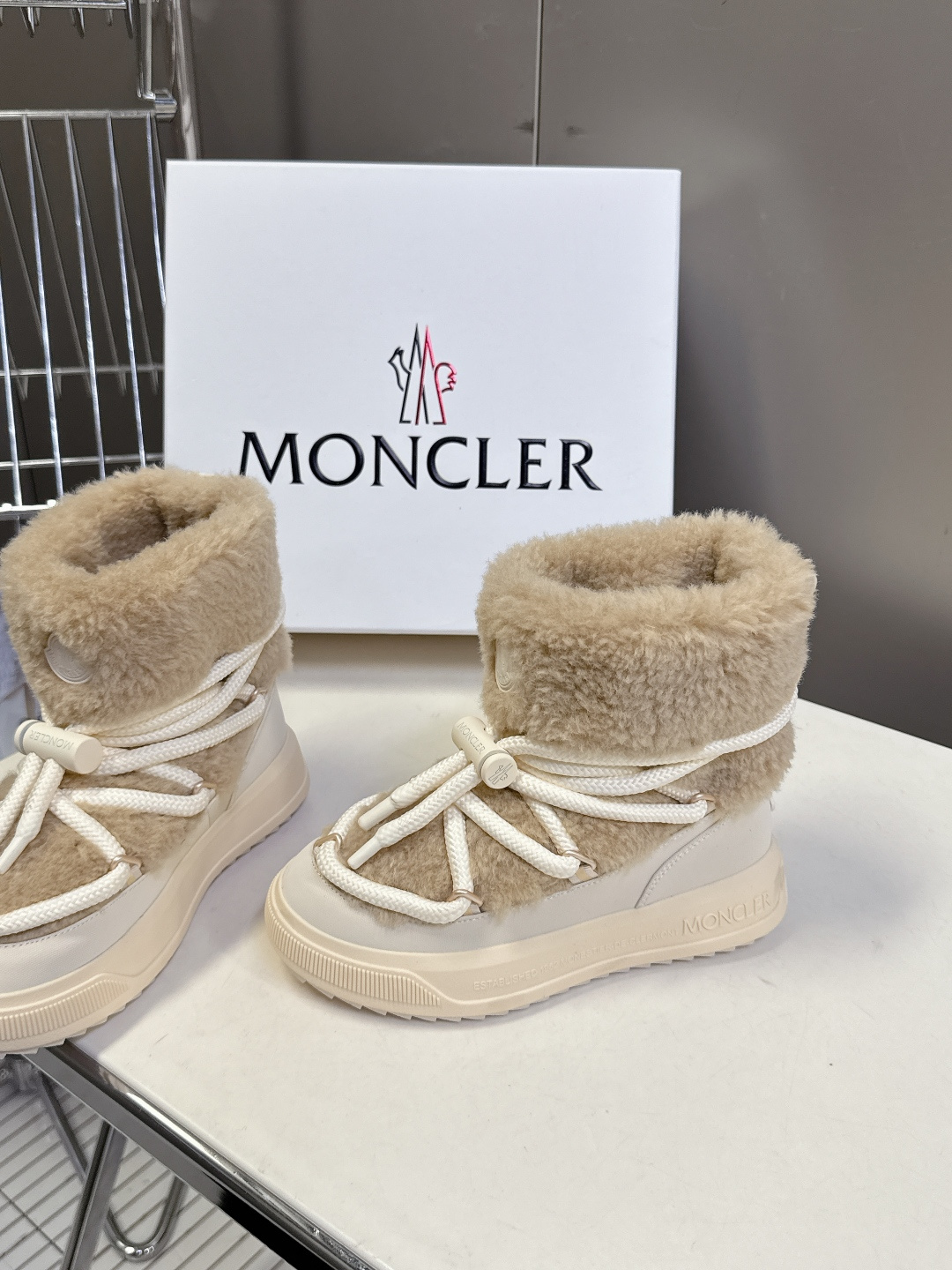 Moncler蒙口2025秋冬最新款雪地靴 奢华与功能的完美融合 真羊毛加绒内里，-10℃也能暴走雪地 