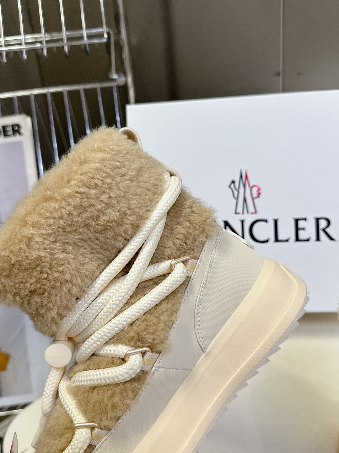 Moncler蒙口2025秋冬最新款雪地靴 奢华与功能的完美融合 真羊毛加绒内里，-10℃也能暴走雪地 