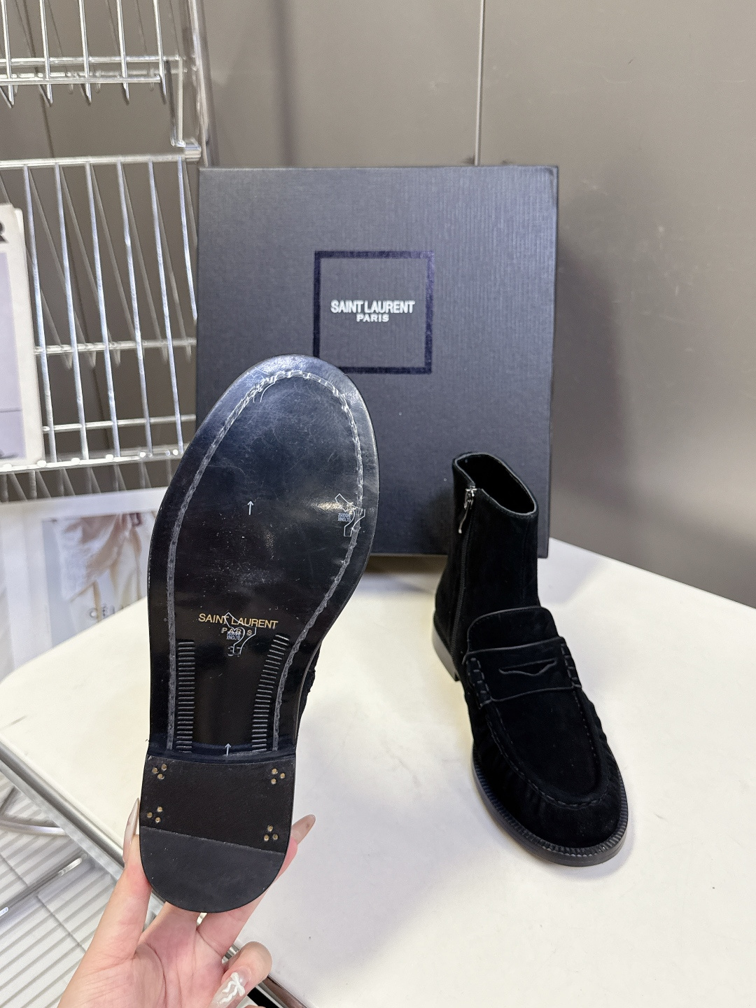 Saint Laurent圣罗兰秋冬最新款短靴 超级超级无敌火爆的一个款这款我们家每个版面的五金扣都要开