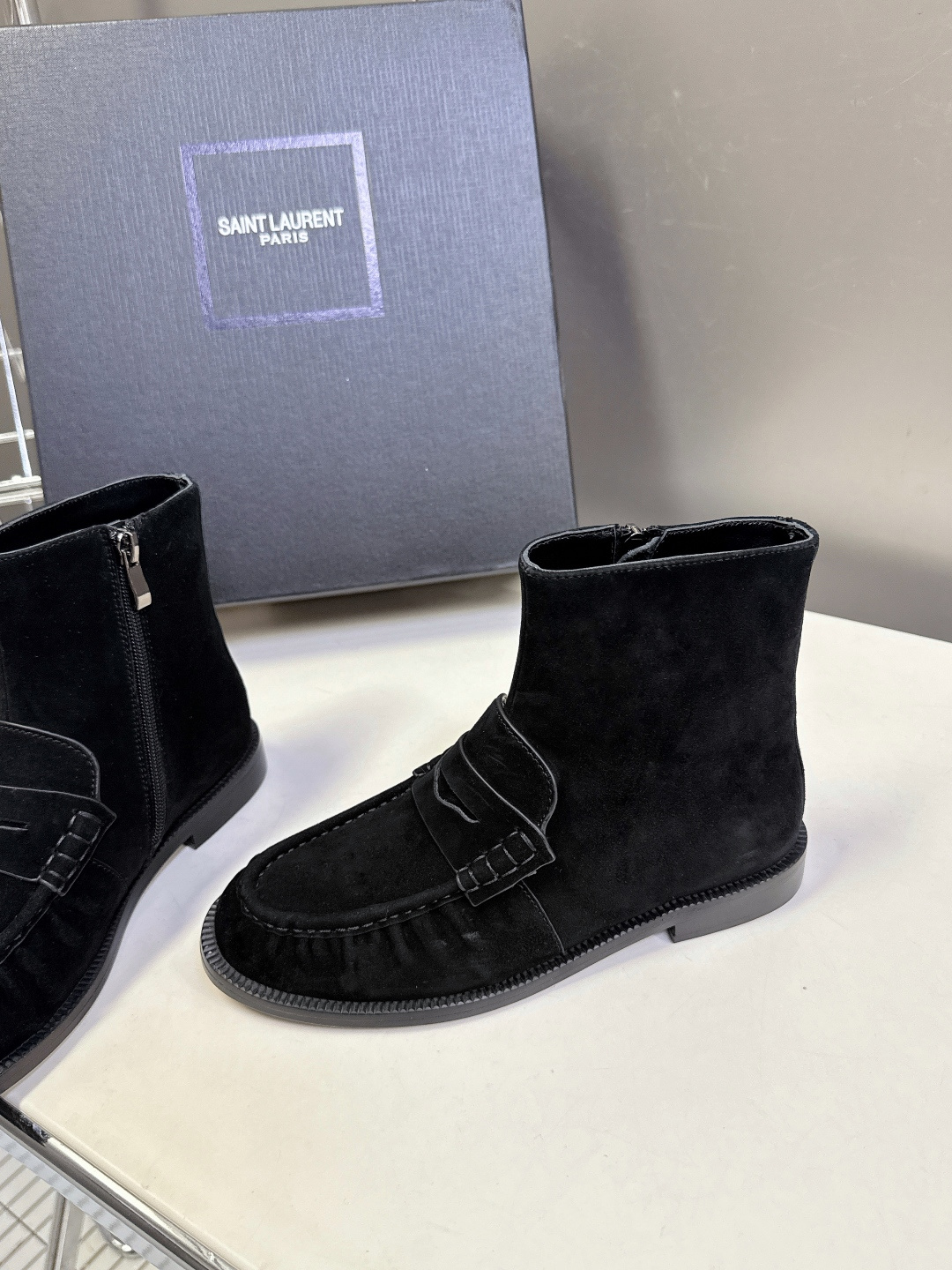 Saint Laurent圣罗兰秋冬最新款短靴 超级超级无敌火爆的一个款这款我们家每个版面的五金扣都要开