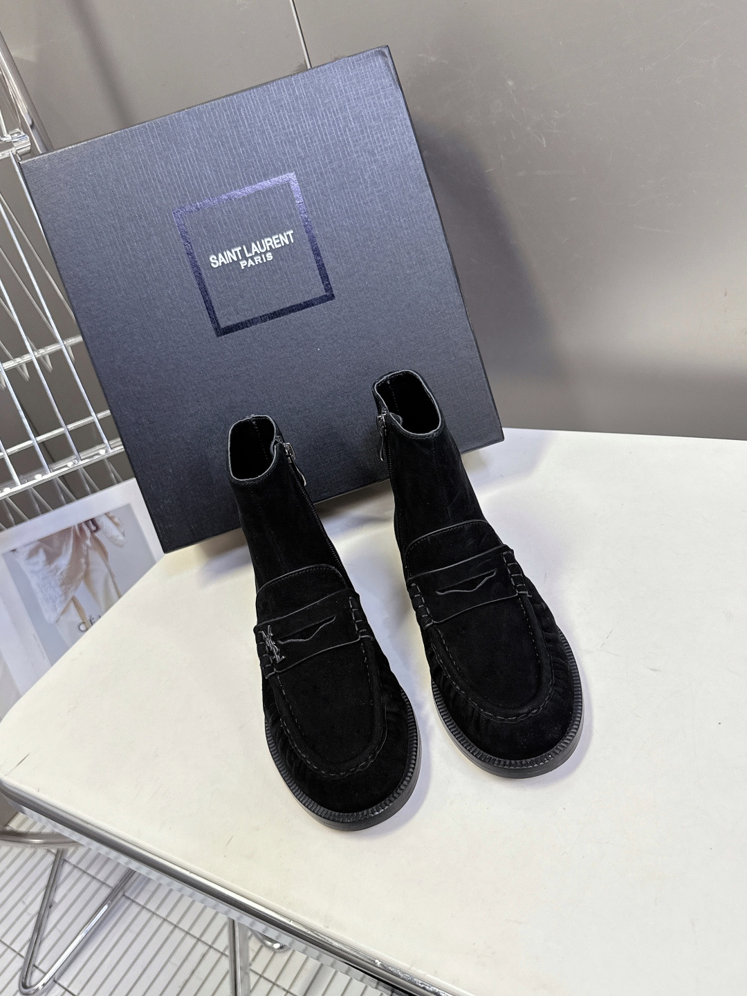 Saint Laurent圣罗兰秋冬最新款短靴 超级超级无敌火爆的一个款这款我们家每个版面的五金扣都要开