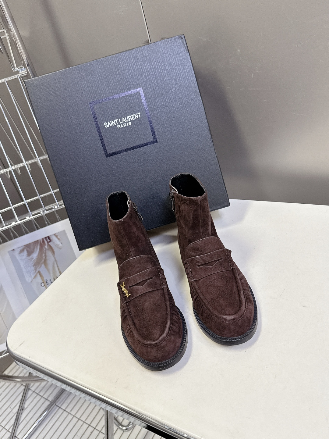 Saint Laurent圣罗兰秋冬最新款短靴 超级超级无敌火爆的一个款这款我们家每个版面的五金扣都要开