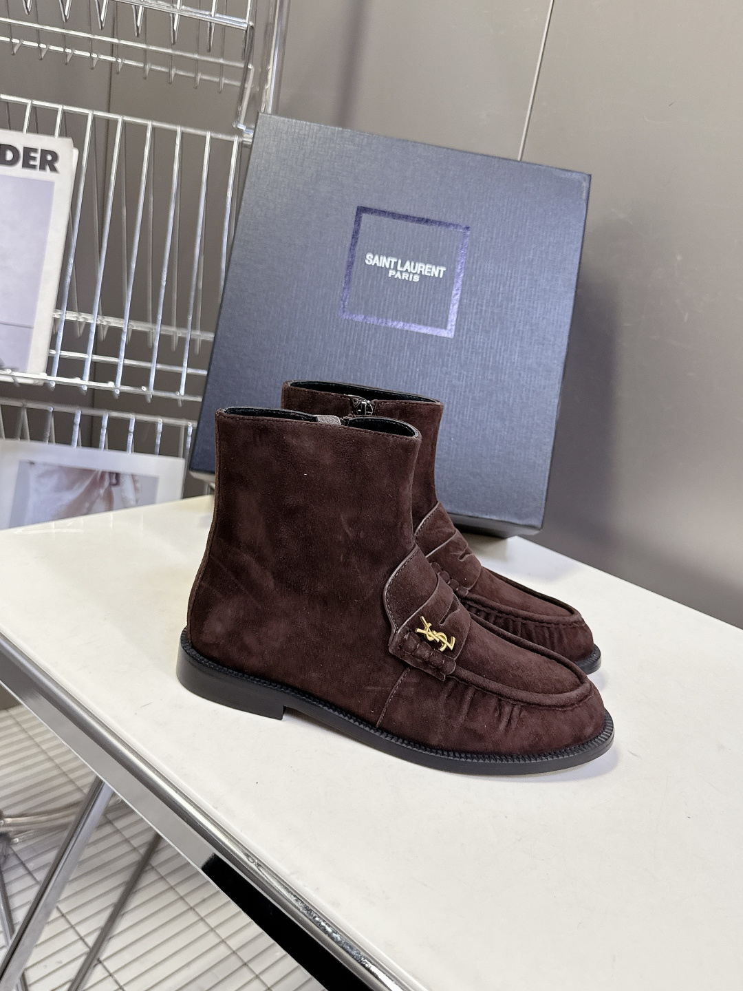 Saint Laurent圣罗兰秋冬最新款短靴 超级超级无敌火爆的一个款这款我们家每个版面的五金扣都要开