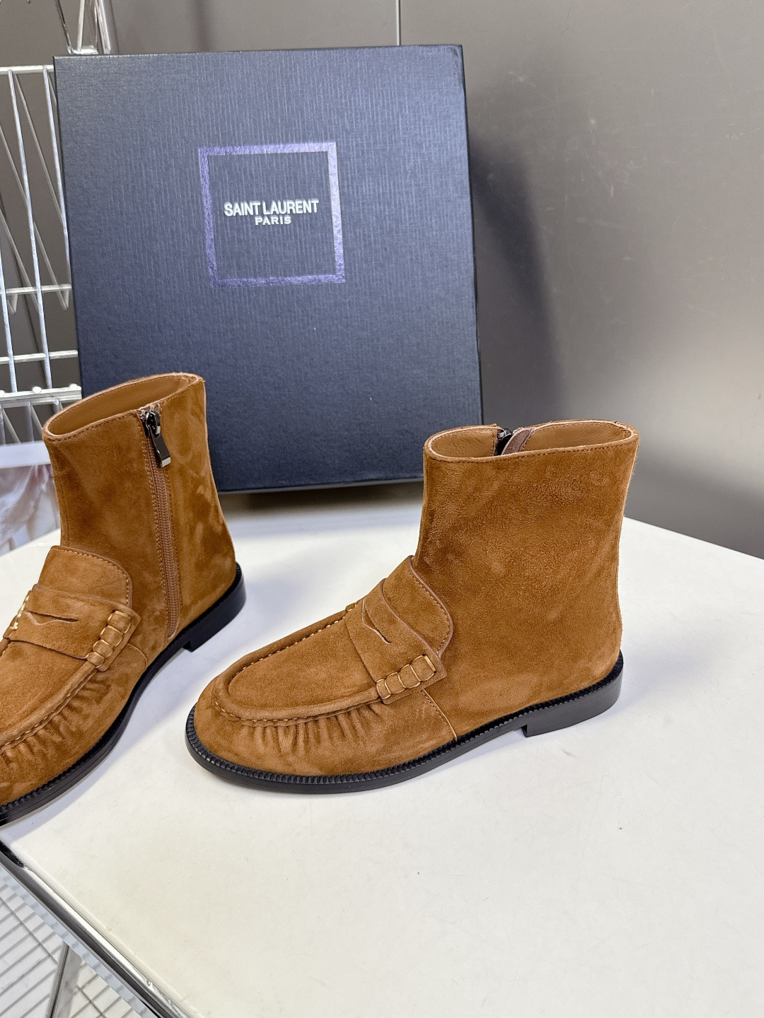 Saint Laurent圣罗兰秋冬最新款短靴 超级超级无敌火爆的一个款这款我们家每个版面的五金扣都要开