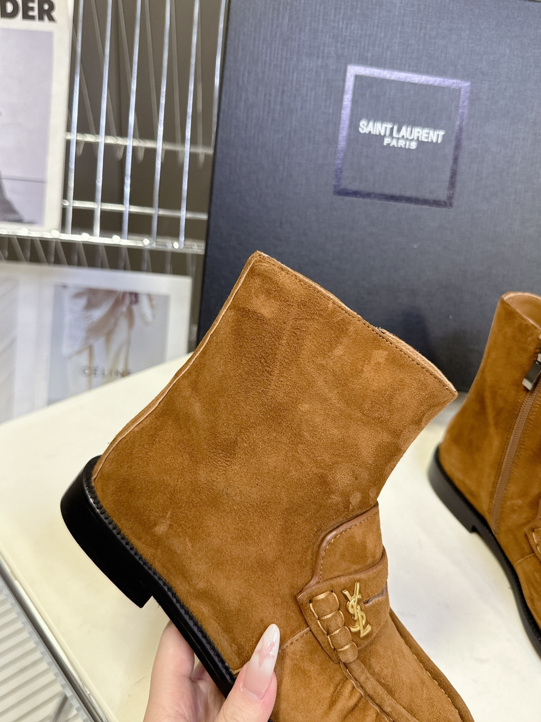 Saint Laurent圣罗兰秋冬最新款短靴 超级超级无敌火爆的一个款这款我们家每个版面的五金扣都要开