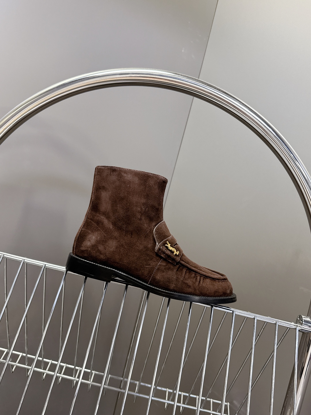 Saint Laurent圣罗兰秋冬最新款短靴 超级超级无敌火爆的一个款这款我们家每个版面的五金扣都要开