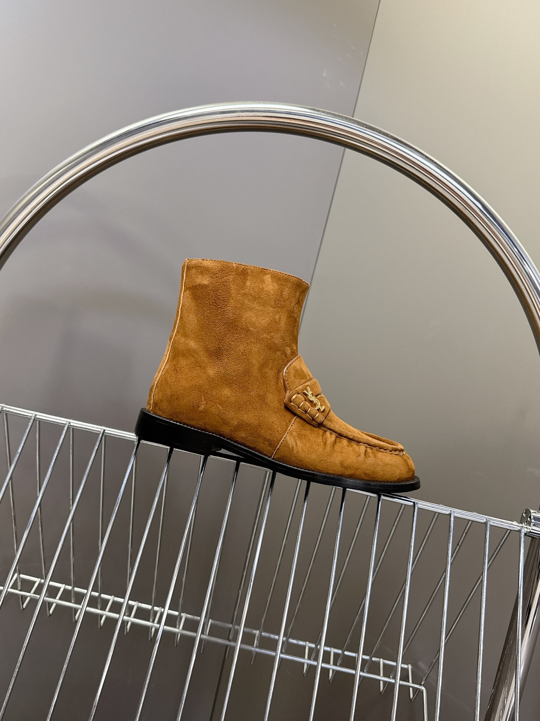 Saint Laurent圣罗兰秋冬最新款短靴 超级超级无敌火爆的一个款这款我们家每个版面的五金扣都要开