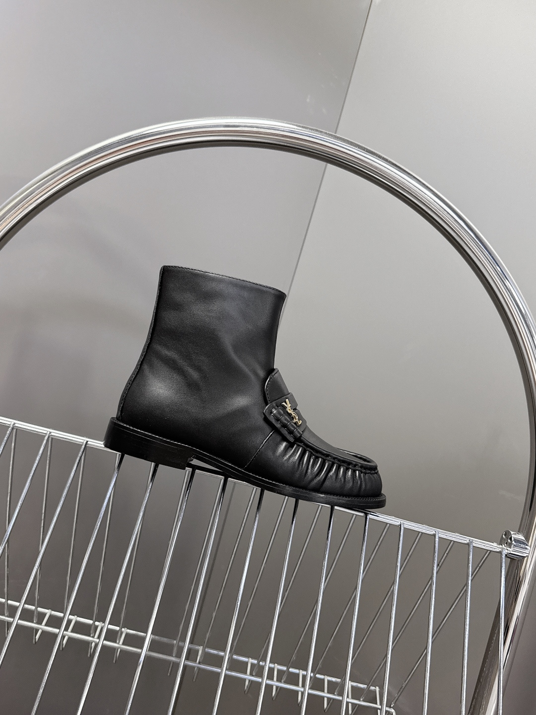 Saint Laurent圣罗兰秋冬最新款短靴 超级超级无敌火爆的一个款这款我们家每个版面的五金扣都要开