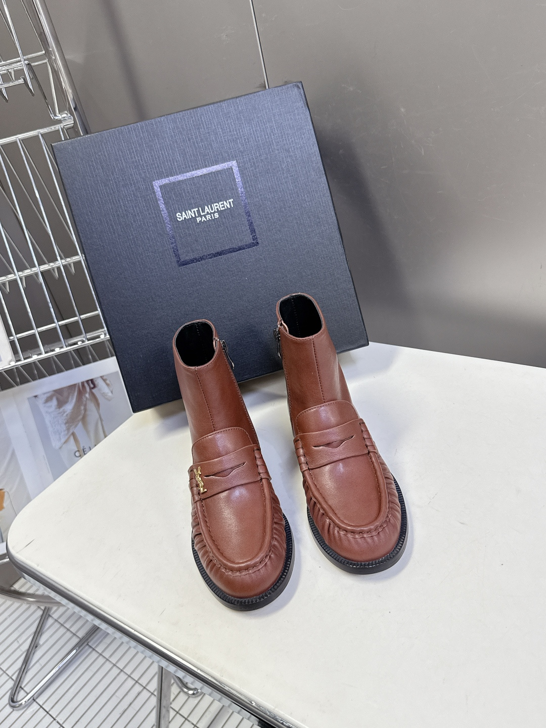 Saint Laurent圣罗兰秋冬最新款短靴 超级超级无敌火爆的一个款这款我们家每个版面的五金扣都要开