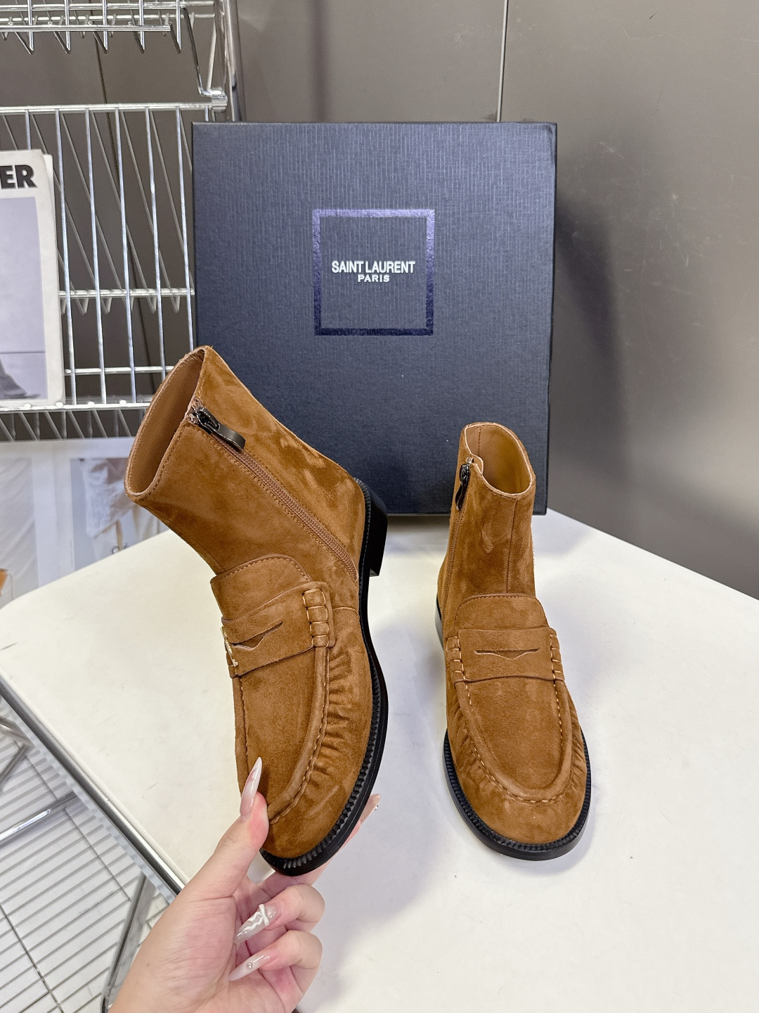 Saint Laurent圣罗兰秋冬最新款短靴 超级超级无敌火爆的一个款这款我们家每个版面的五金扣都要开