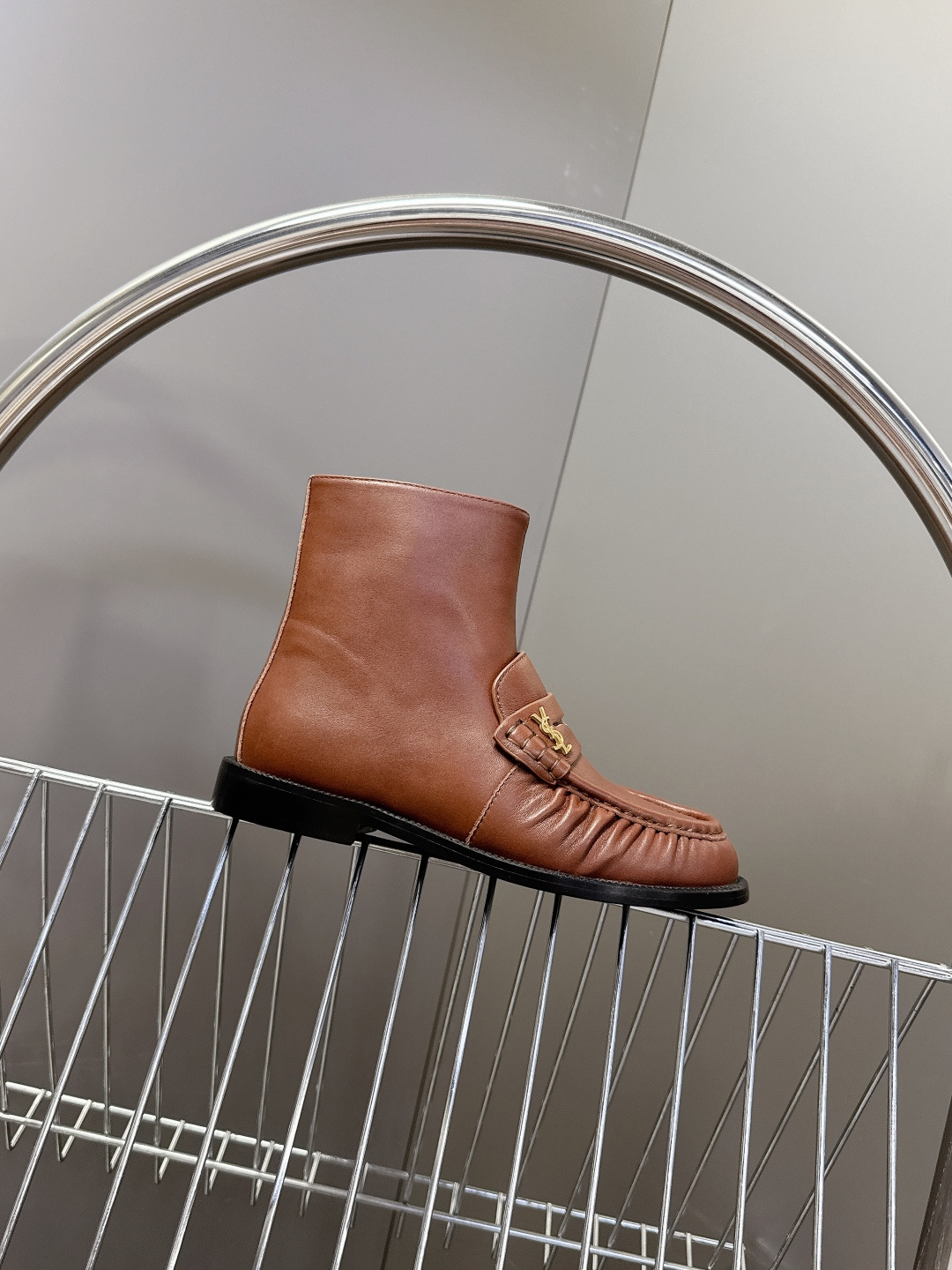 Saint Laurent圣罗兰秋冬最新款短靴 超级超级无敌火爆的一个款这款我们家每个版面的五金扣都要开