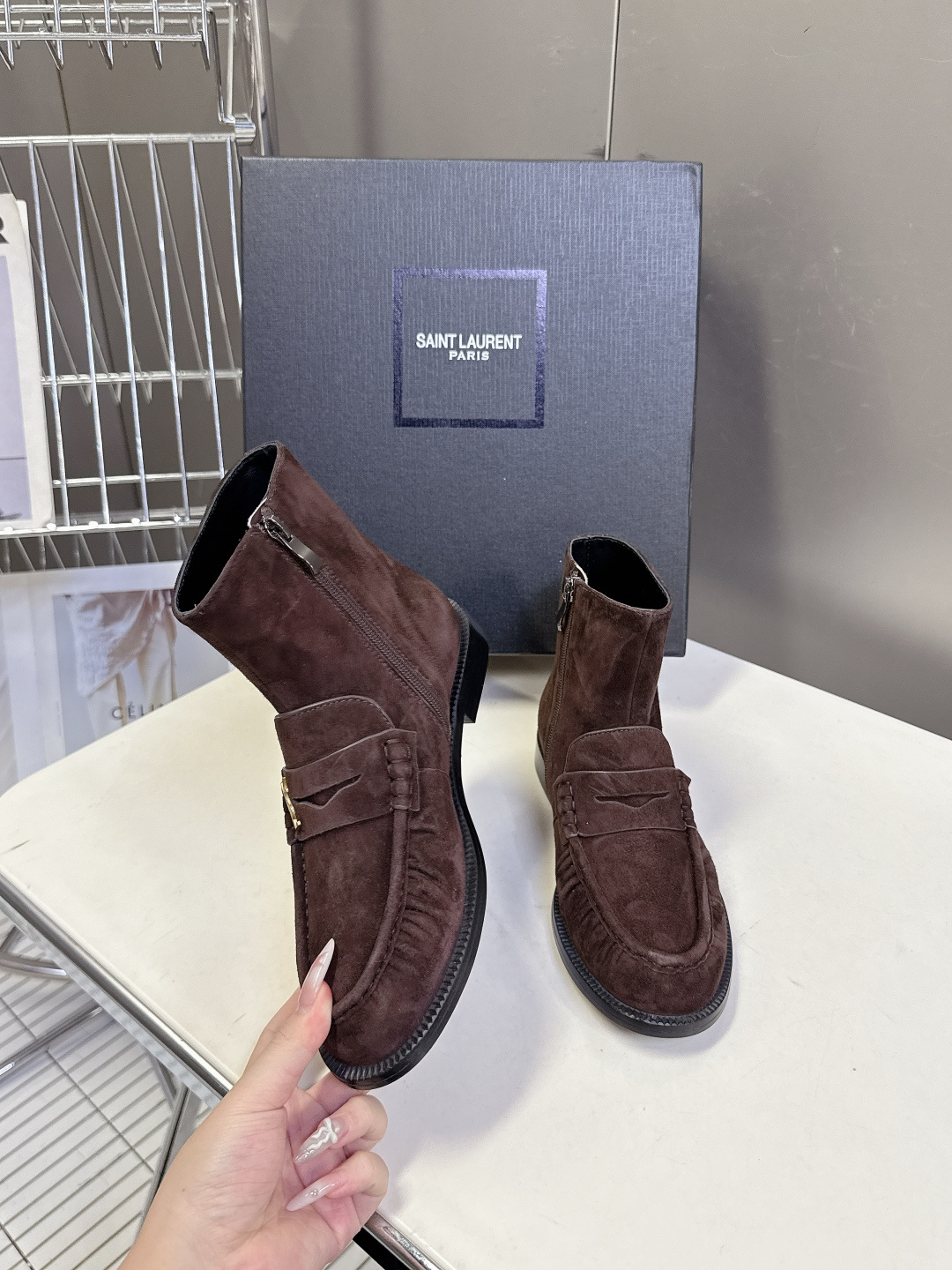 Saint Laurent圣罗兰秋冬最新款短靴 超级超级无敌火爆的一个款这款我们家每个版面的五金扣都要开