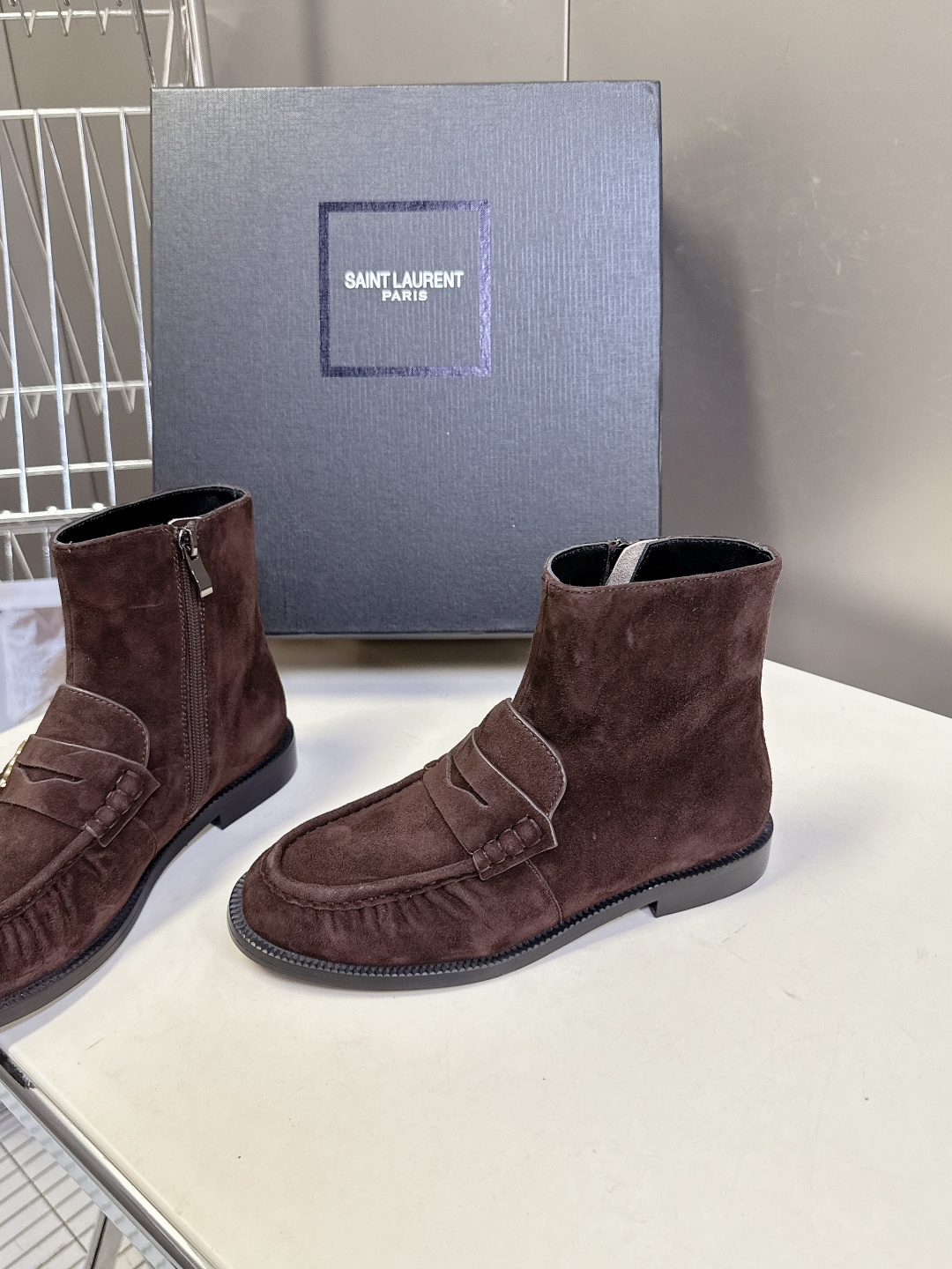 Saint Laurent圣罗兰秋冬最新款短靴 超级超级无敌火爆的一个款这款我们家每个版面的五金扣都要开