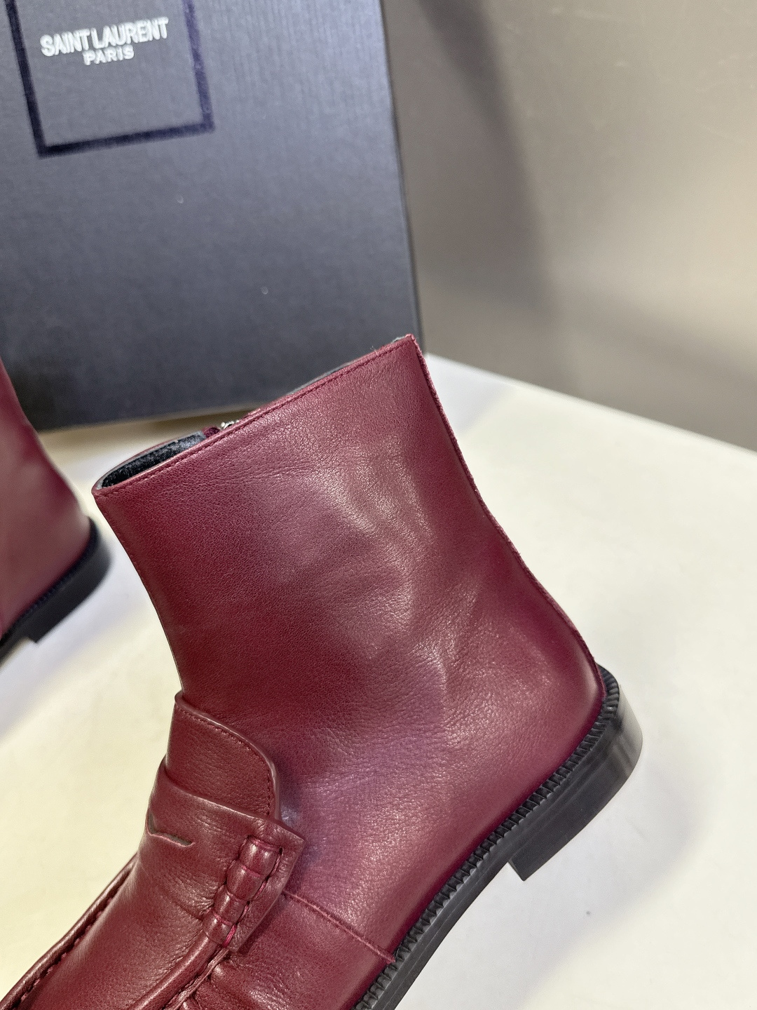 Saint Laurent圣罗兰秋冬最新款短靴 超级超级无敌火爆的一个款这款我们家每个版面的五金扣都要开
