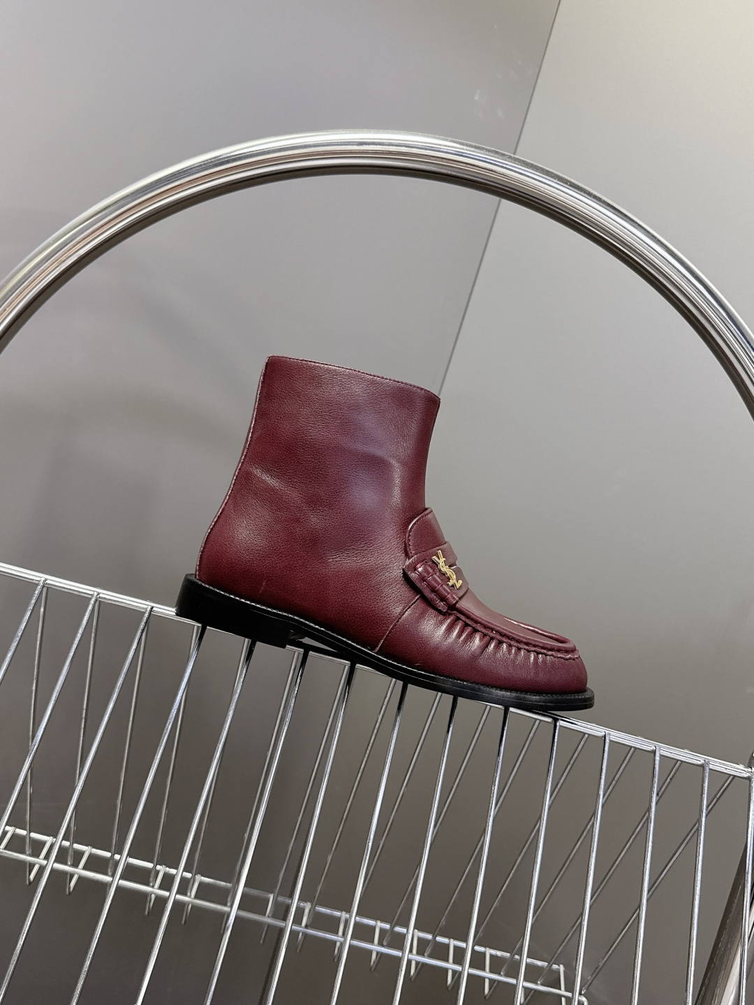 Saint Laurent圣罗兰秋冬最新款短靴 超级超级无敌火爆的一个款这款我们家每个版面的五金扣都要开