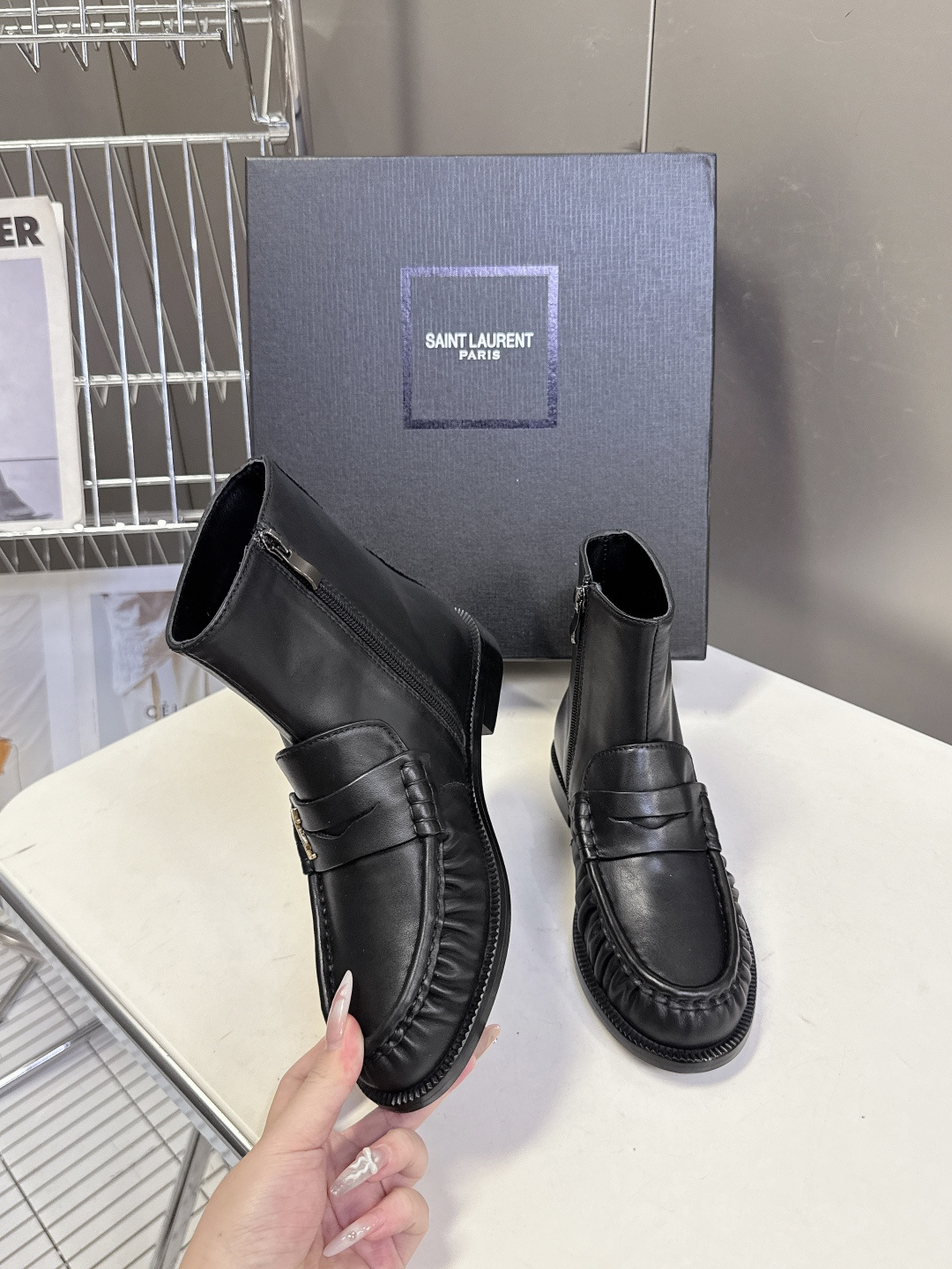 Saint Laurent圣罗兰秋冬最新款短靴 超级超级无敌火爆的一个款这款我们家每个版面的五金扣都要开