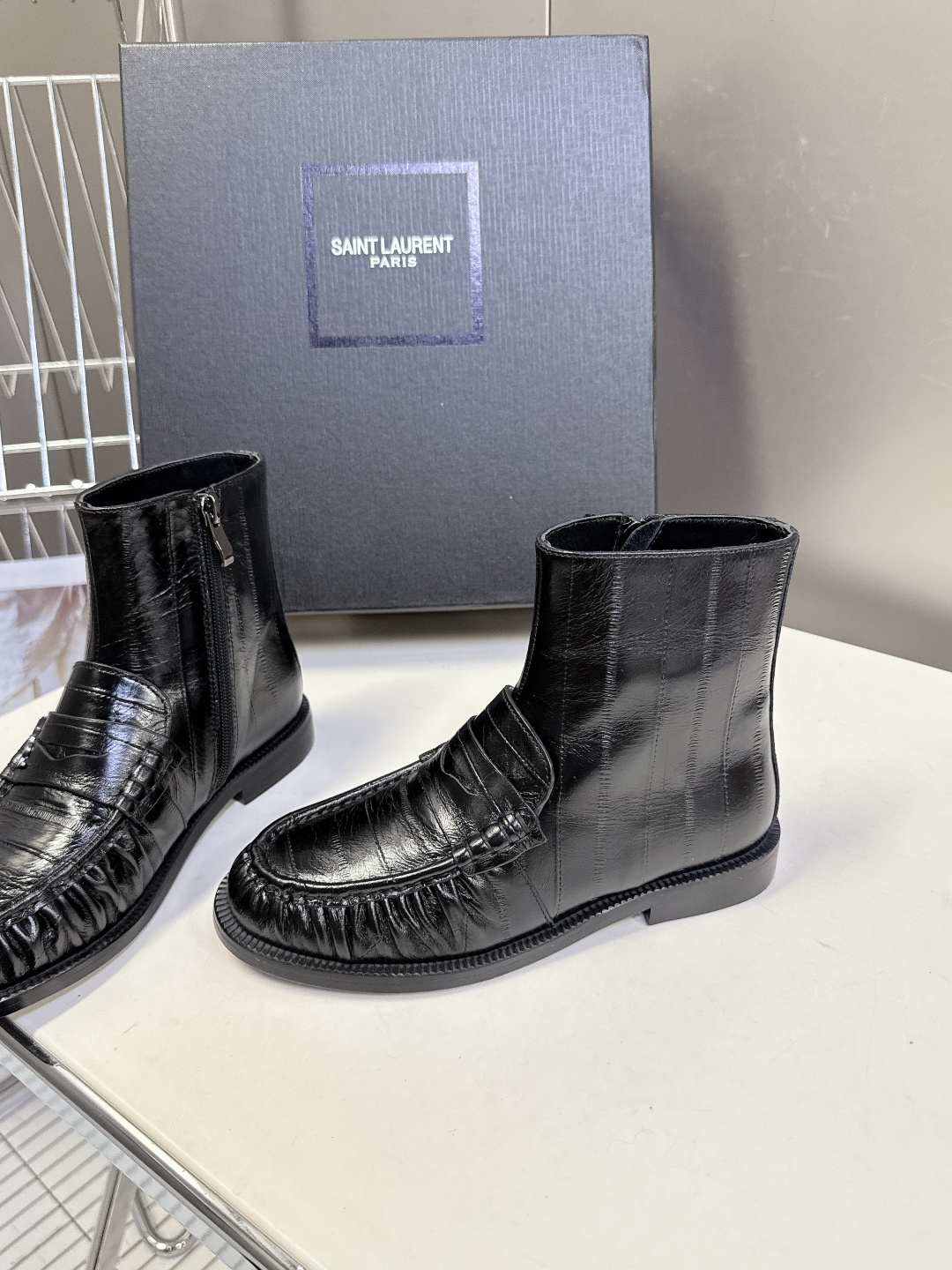 Saint Laurent圣罗兰秋冬最新款短靴 超级超级无敌火爆的一个款这款我们家每个版面的五金扣都要开