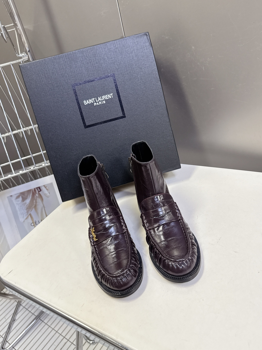 Saint Laurent圣罗兰秋冬最新款短靴 超级超级无敌火爆的一个款这款我们家每个版面的五金扣都要开