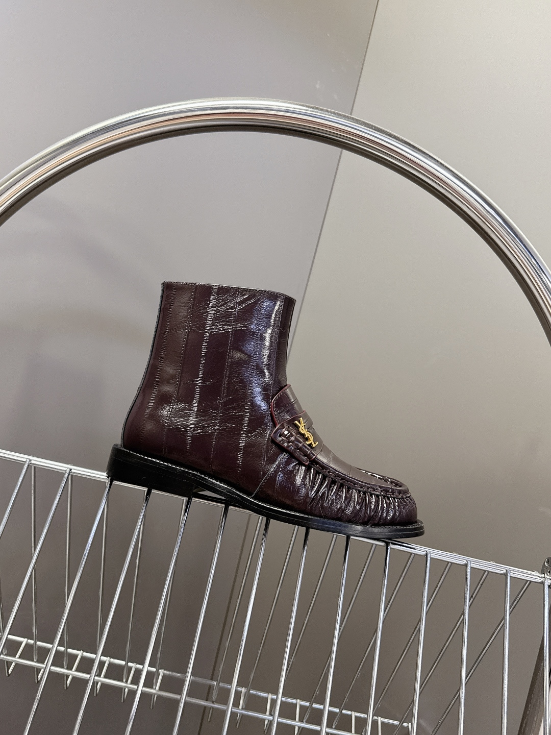 Saint Laurent圣罗兰秋冬最新款短靴 超级超级无敌火爆的一个款这款我们家每个版面的五金扣都要开